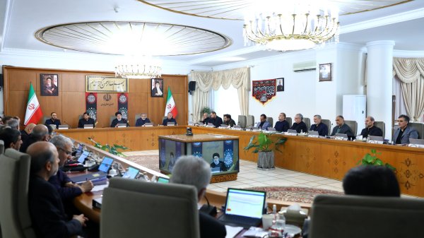   وزارت اقتصاد و بانک مرکزی بدون تاخیر به اضافه برداشت برخی بانک‌ها رسیدگی کنند